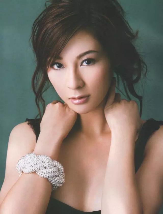 她专勾富商被横刀夺爱又被有妇之夫骗财骗色如今整容到脸歪