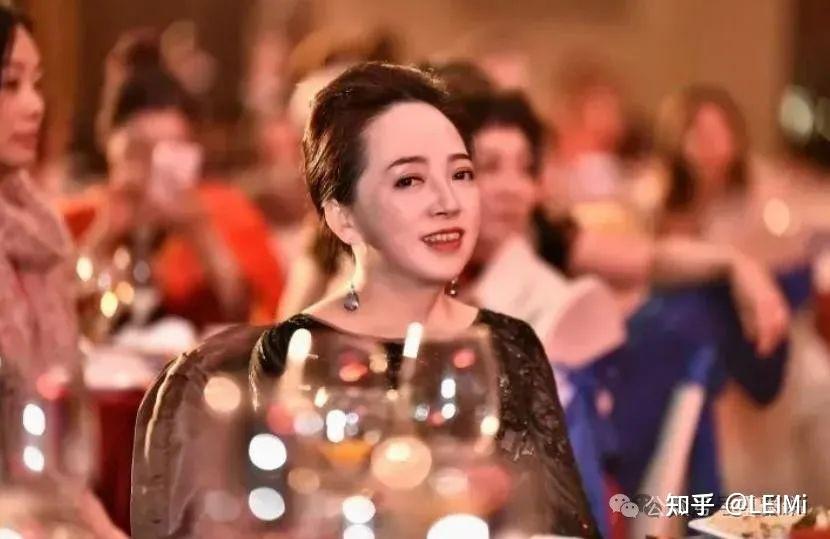 女企业家‘百亿庞氏骗局’曝光，千亿美容帝国一夜崩塌！ - 知乎