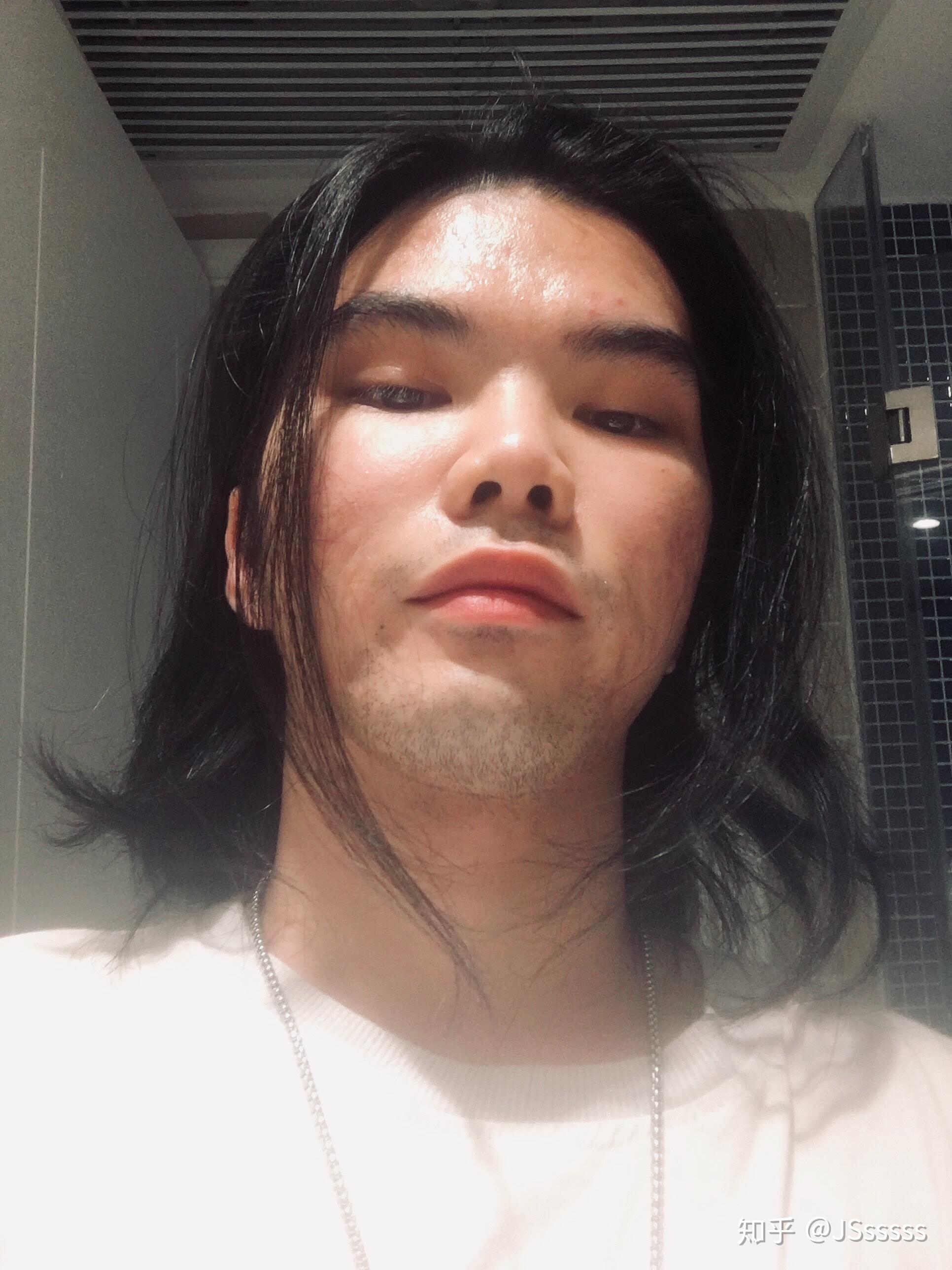 男生长得丑还留长发是什么体验