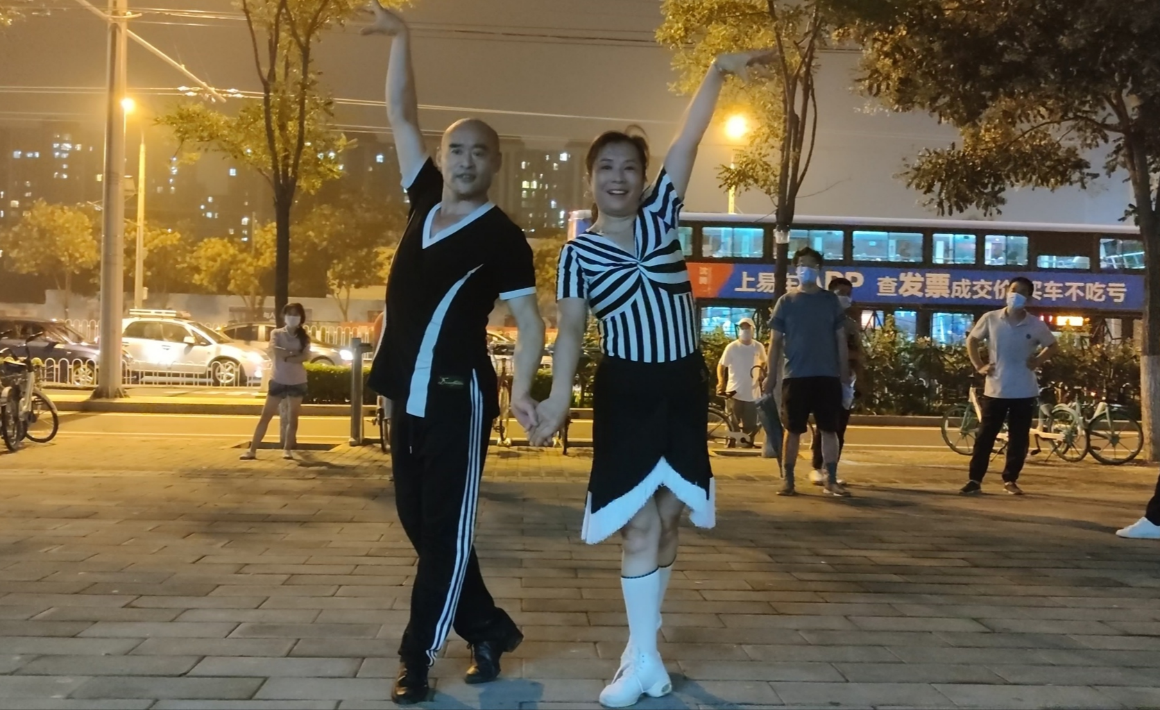 果果单人吉特巴《别知己》歌好听,张孝花水兵舞团队练习片段