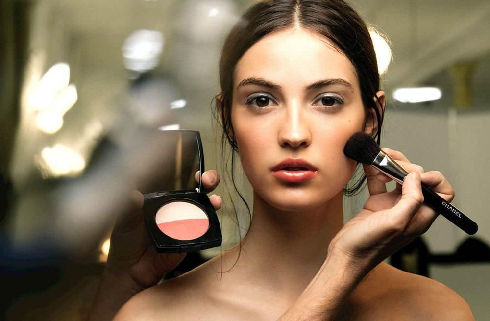 新生代颜值经济高速发展肌后美妆赋能美妆实体