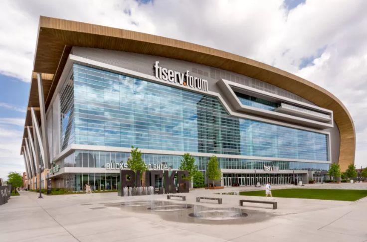 民主党全国代表大会原本计划于今年7月13-16日在密尔沃基费哲论坛球场