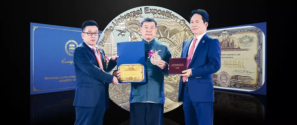 成义烧坊在广州打了一个超过300米高的超巨广告百年磨刃顷刻亮剑