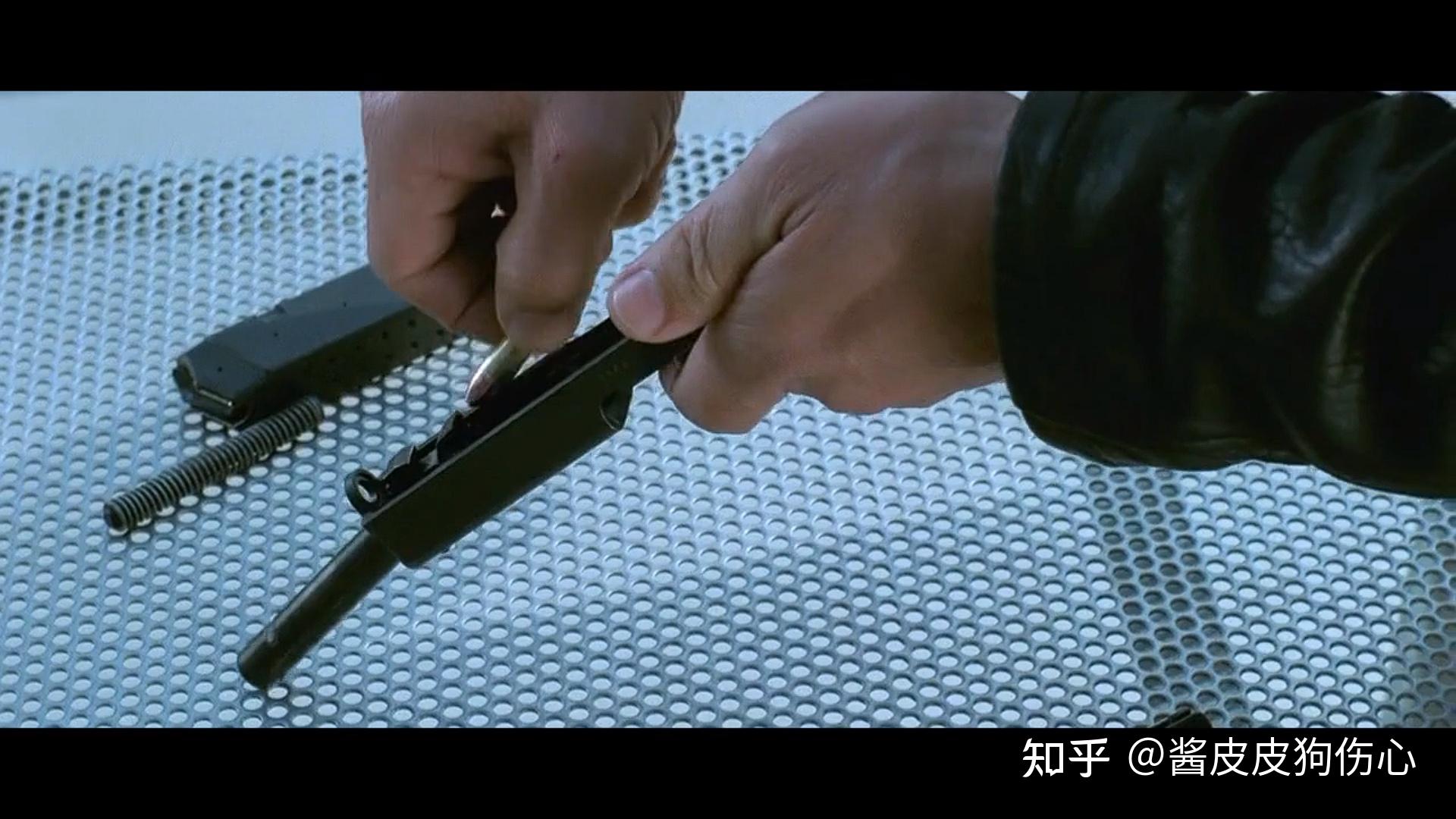 为什么新警察故事里成龙与吴彦祖两次比赛组枪结局不同