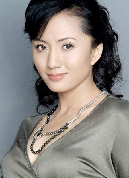 人物简介 陆玲,1972年9月2日出生于广西壮族自治区桂林市,中国女演员