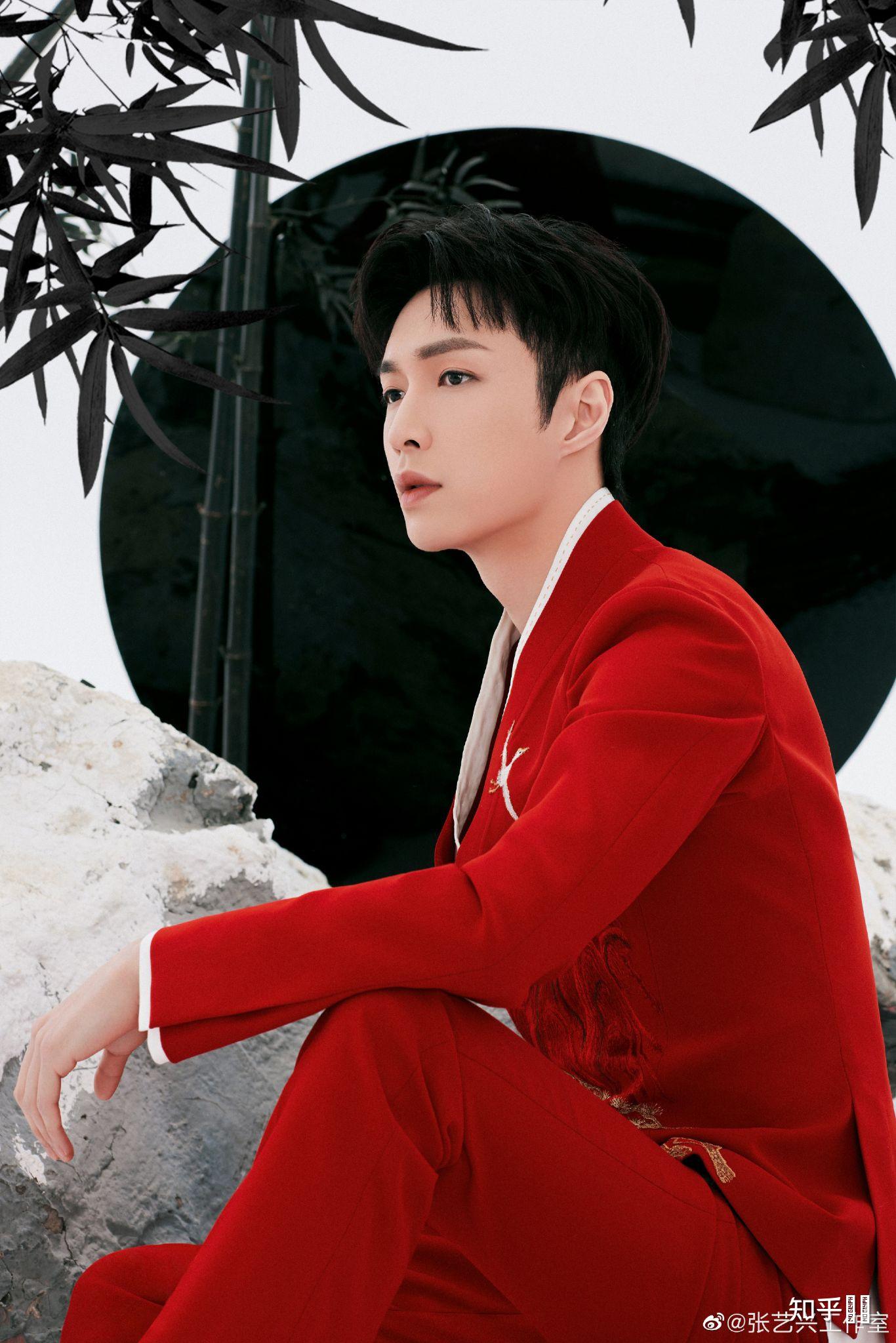 如何评价 2021 年春晚张艺兴的中国风 mpop 舞台《画卷》?