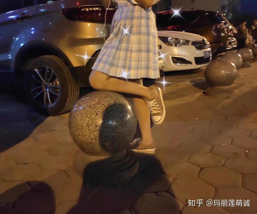 请问下那个颜色的jk配粉色的aj好看