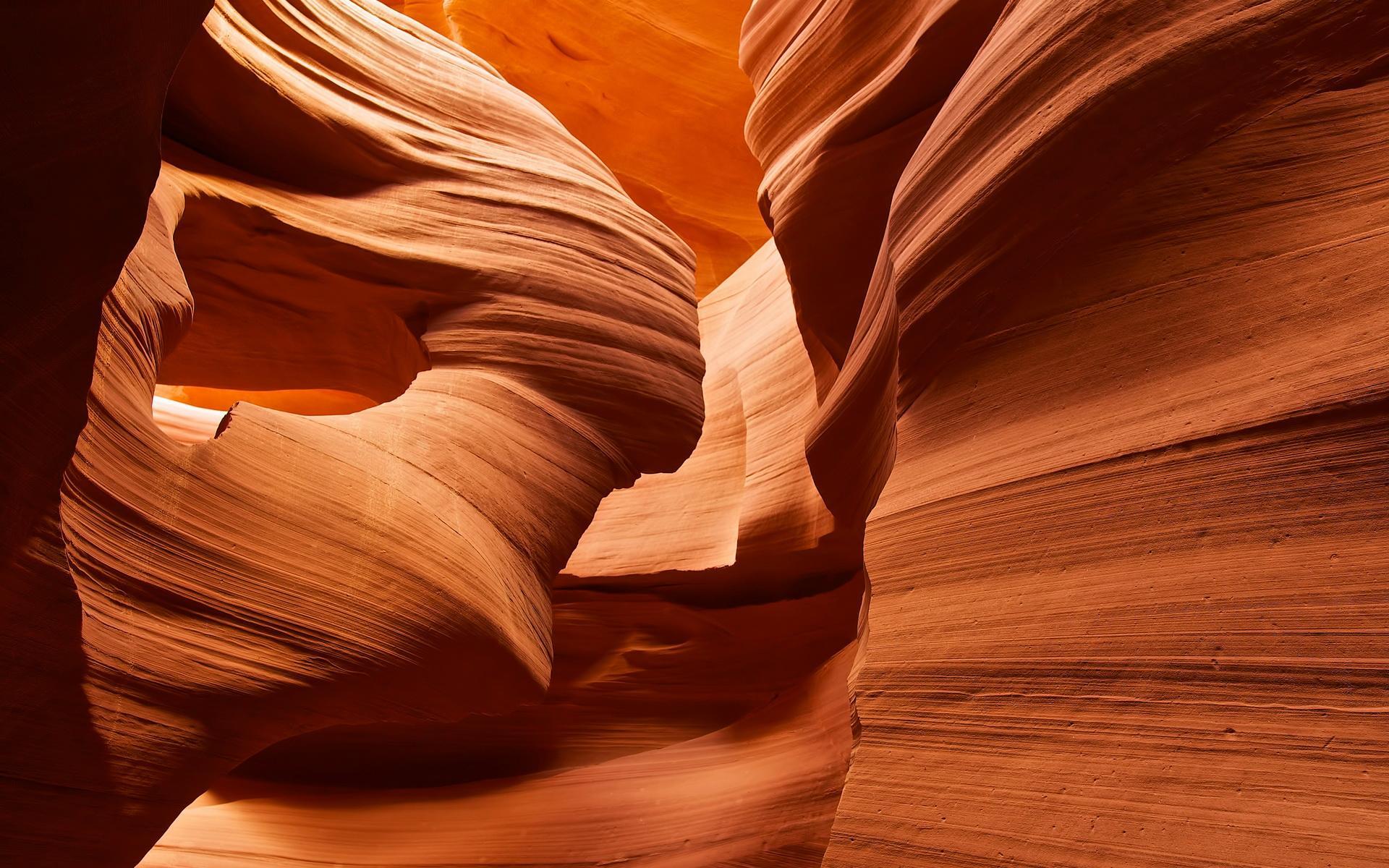 火瀑布火瀑布(horsetail fall),是指在落日余晖的映照下,2000英尺(约