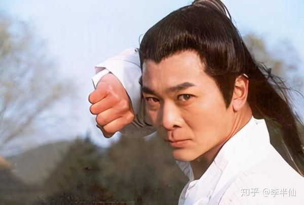 有一人终于成为第一高手后第一件事就一脚踢死了第二高手