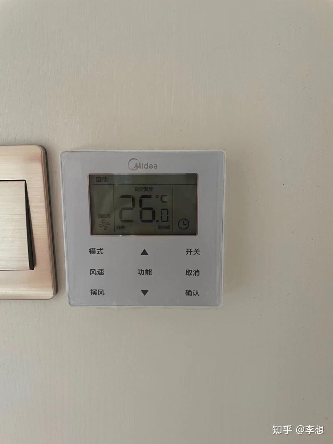 美的中央空调关了有两个––一直亮着绿灯什么问题