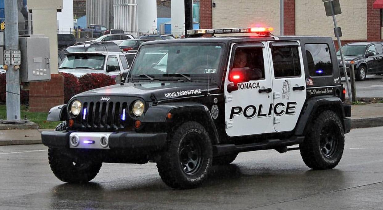 把牧马人刷成警车是什么样的