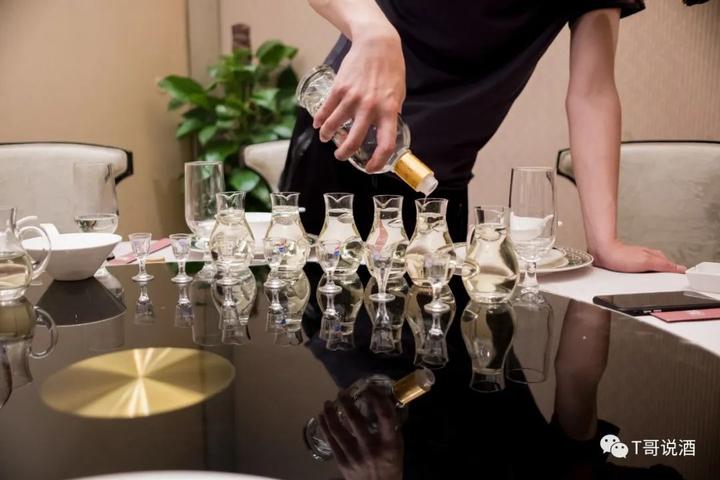 酒桌高手必备:10个不可不知的酒桌礼仪 - 知乎