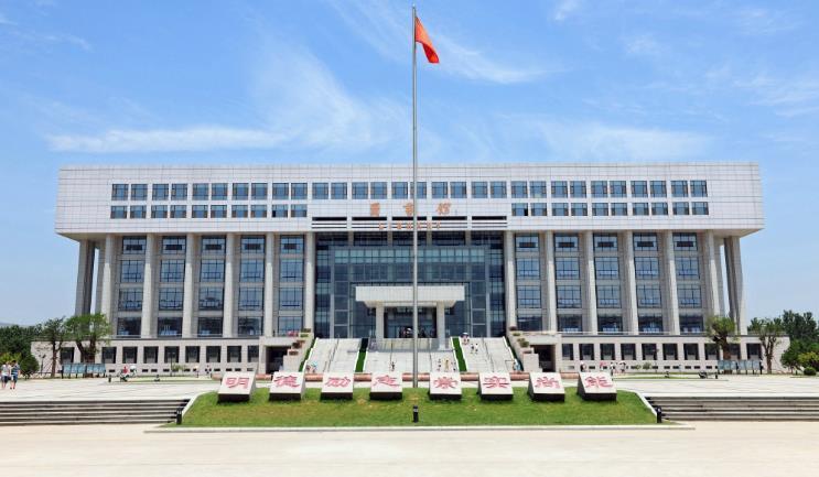 1949年更名为山东教育政治干部学校,1950年更名为山东省中等学校教员