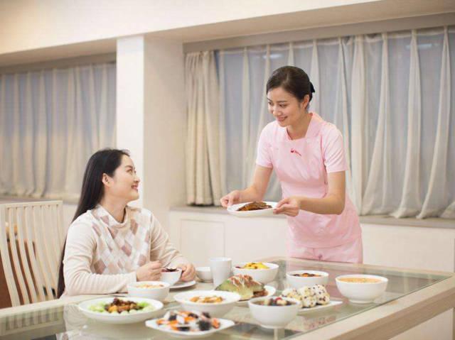 坐月子要请月嫂好吗 v2-ea5d682ee9f45d602daeddb045fec97a_1440w.jpg?source=172ae18b