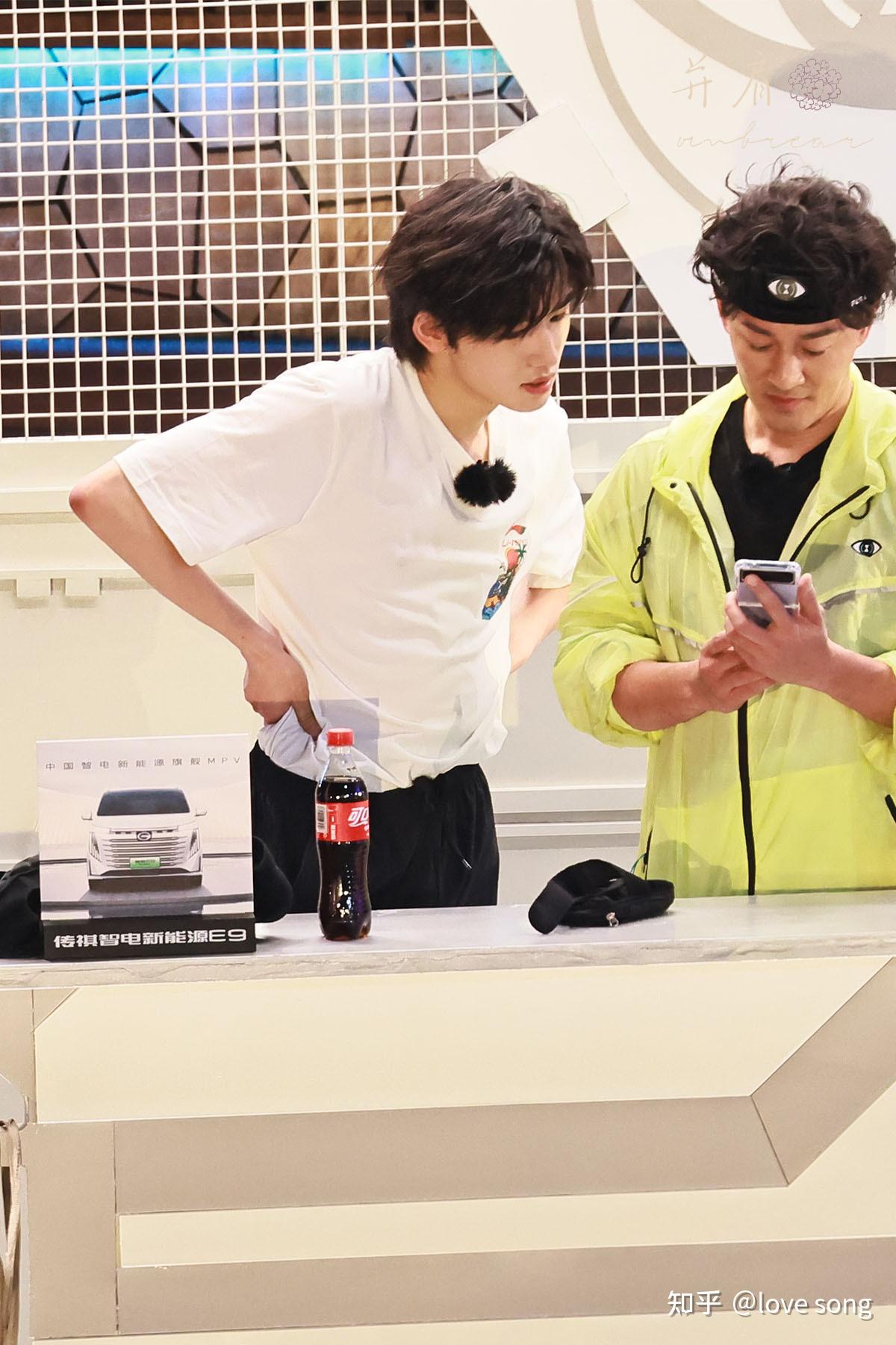 你认为朱志鑫和宋亚轩谁更帅? - 知乎