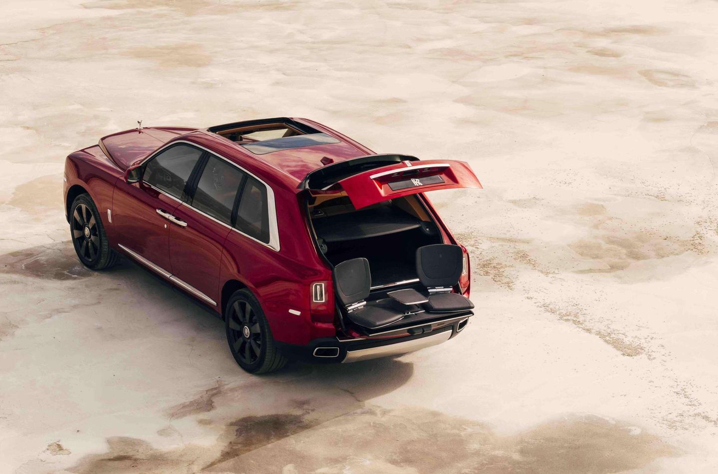 成都锦和二手车市场带你看被撞坏的劳斯莱斯库里南bb是什么来头 知乎