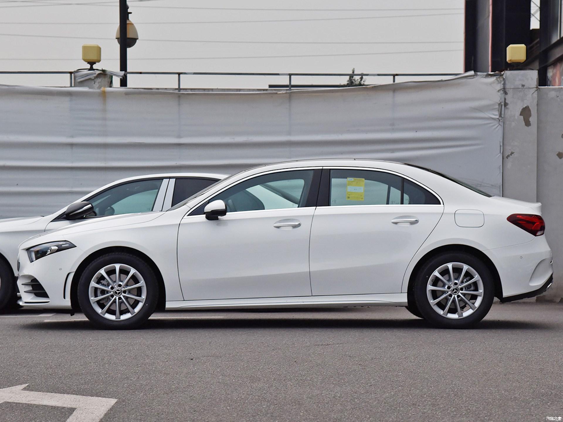 售价21182998万元2020款奔驰a级三厢版南宁地区已到店上市