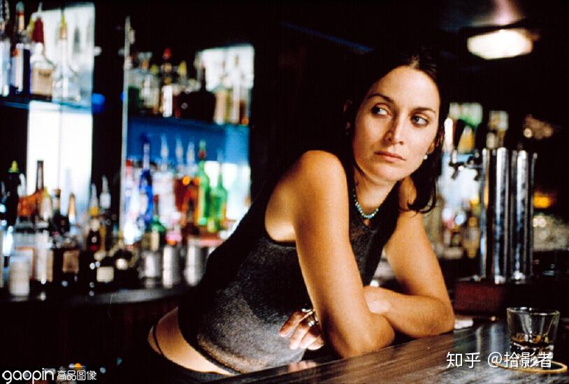 娜塔莉娅@《记忆碎片》,凯莉·安妮·莫斯饰演.