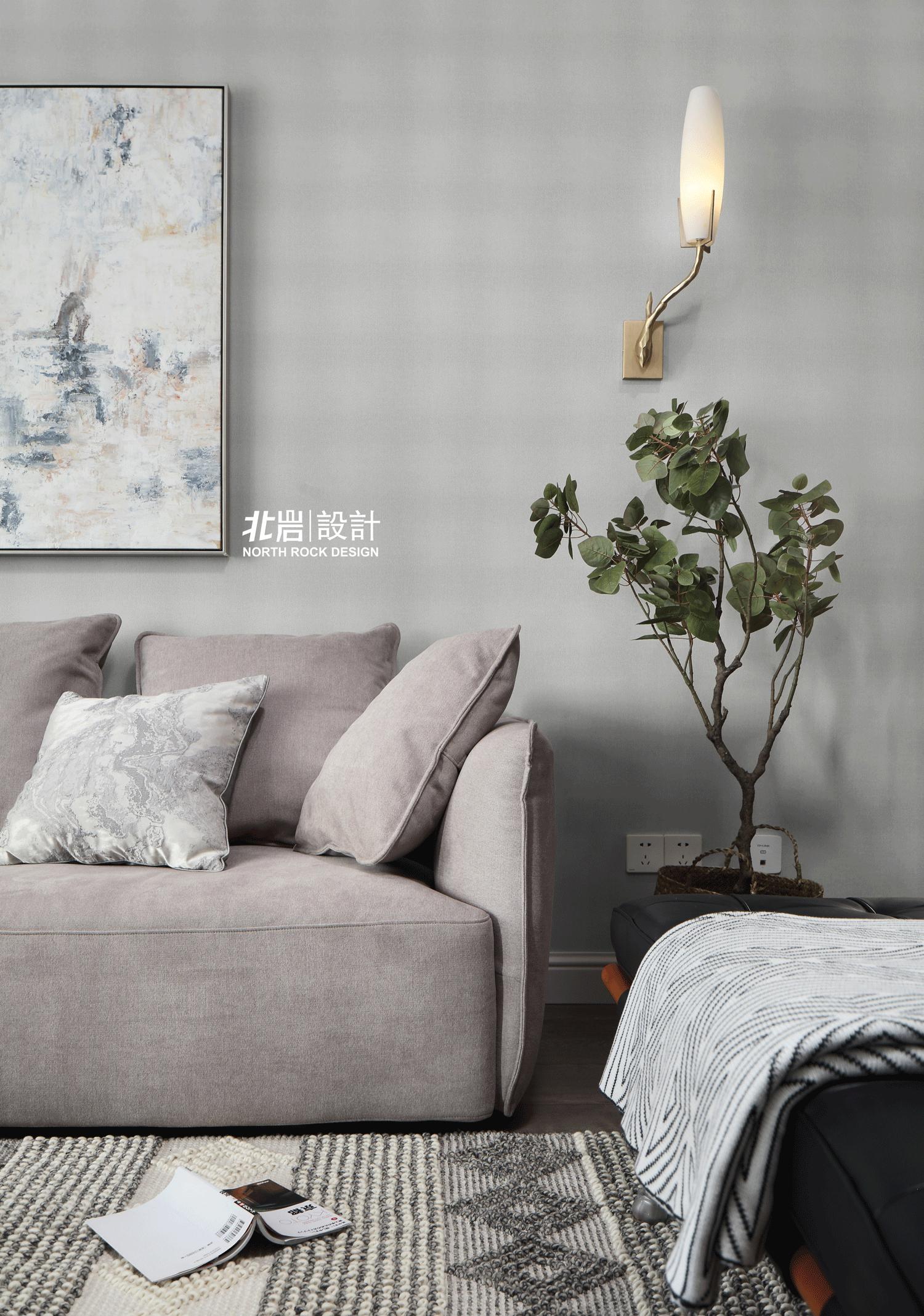 浅灰色墙面配什么颜色沙发