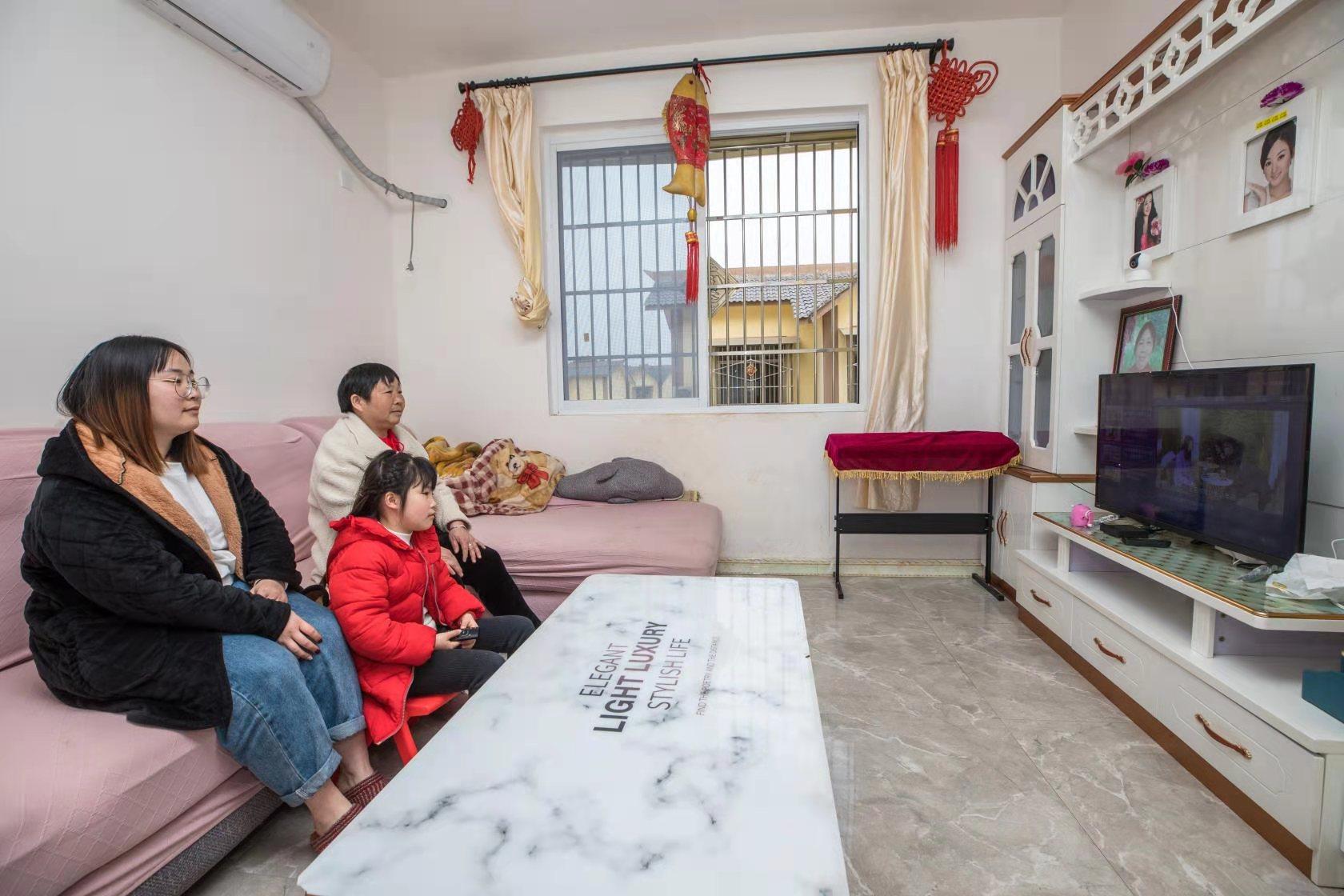 转土地搬新居三星镇幸福生活乐开怀