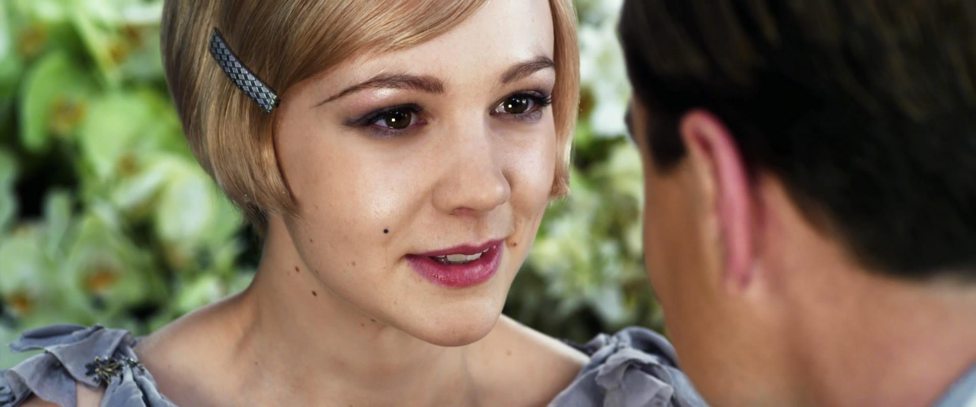 了不起的盖茨比中的黛西daisy是当下流行语所形容的【绿茶婊】吗?