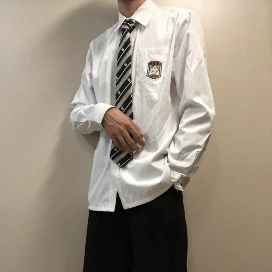 小众衬衫部位男生头像 | 极简主义 - 知乎