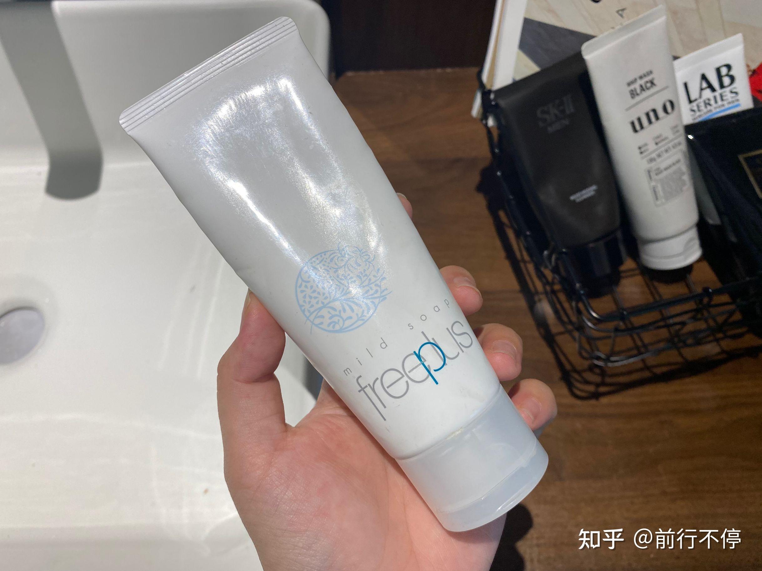 很多都是复配型的男士洗面奶,皂基 氨基酸等等之类的混合男士洗面奶!