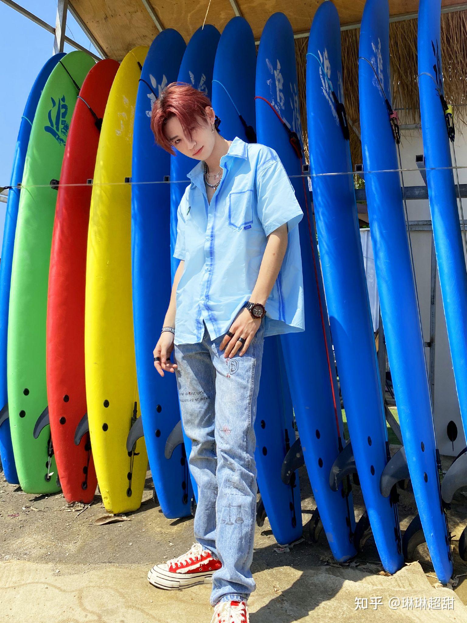 小鬼王琳凯全身照有没有?在线等?