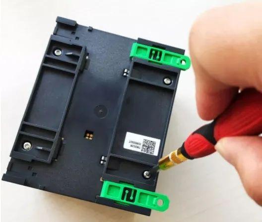 施耐德plc内部拆解看起来相当过瘾