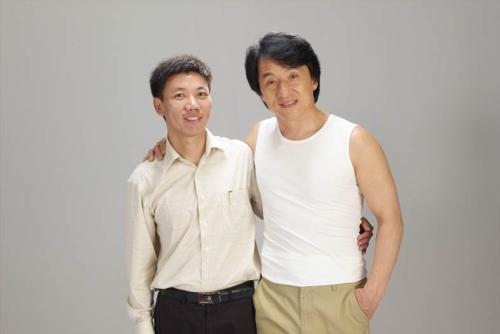 如何看待硬糖少女与成龙合影底下评论又玻璃心泛滥