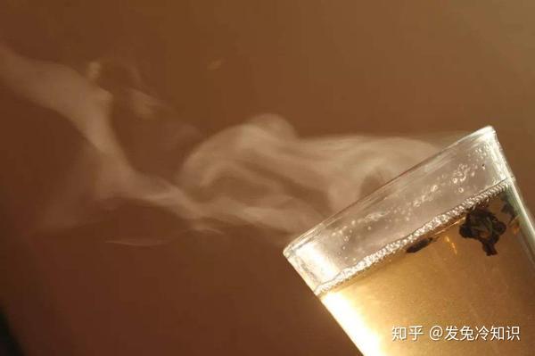 大胆设想一壶100度的开水从多高倒进嘴里不会觉得烫