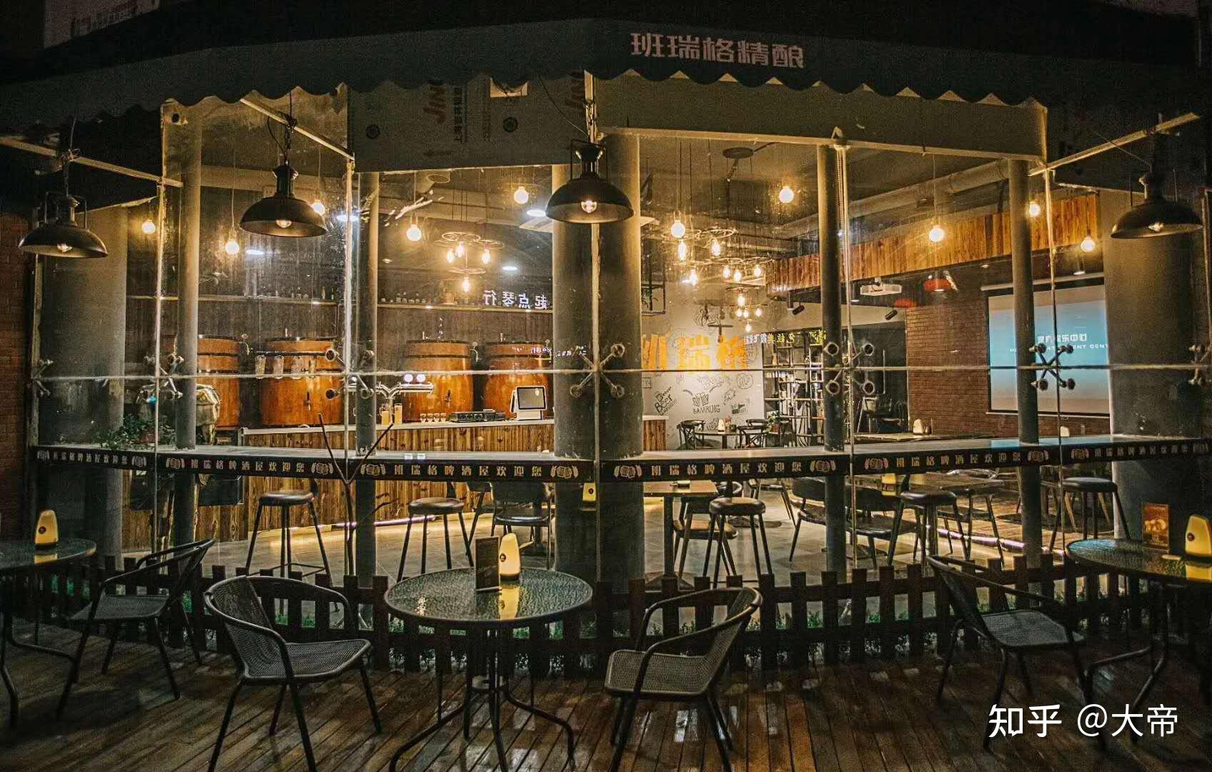 想开一个温馨的小酒馆四十平左右没太多资金女生小县城做得下来吗