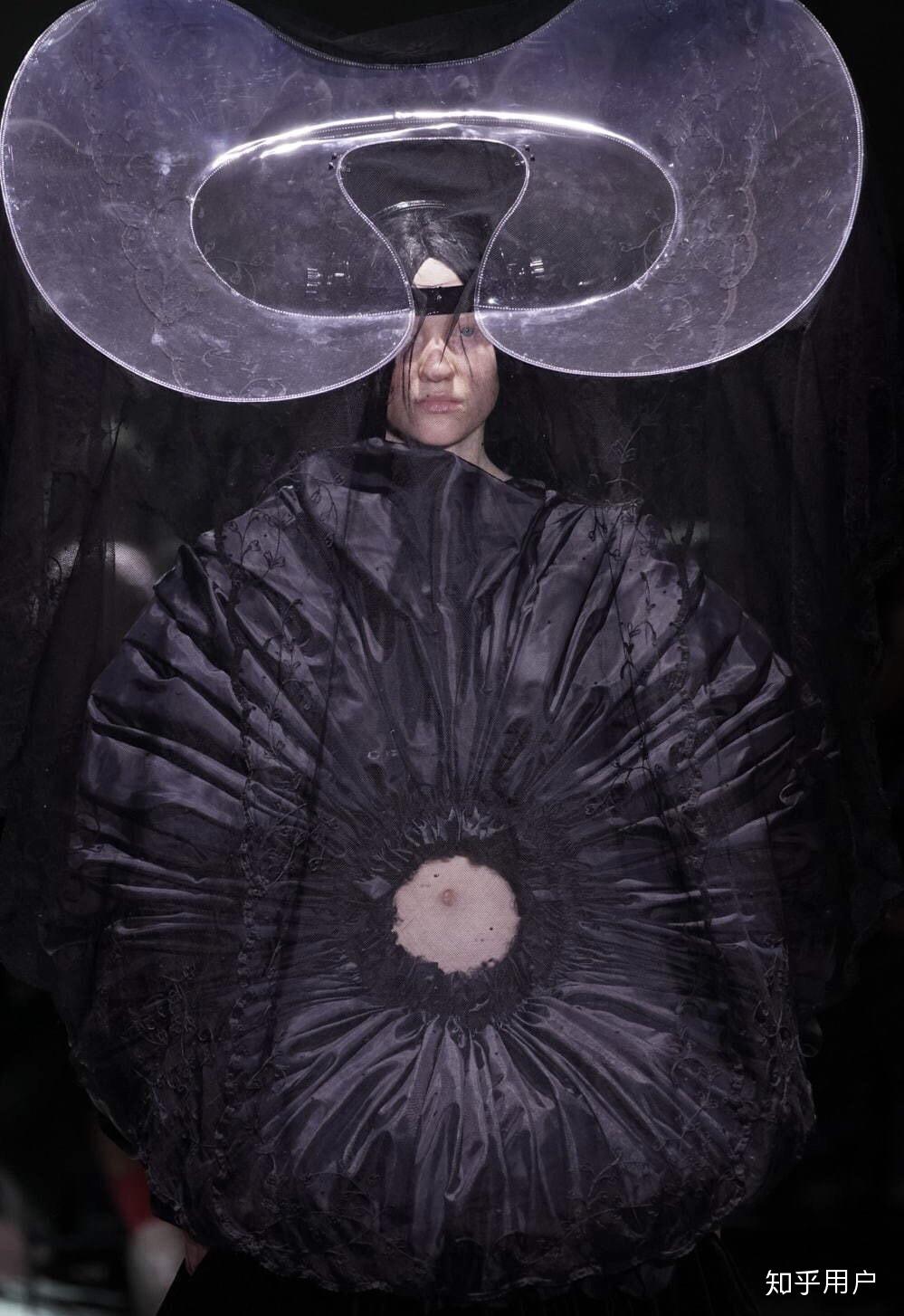 你在时装秀上见过的最奇怪的服装是什么