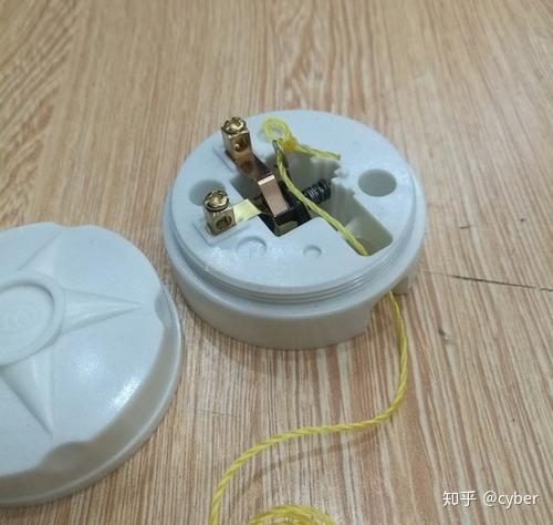 墙上的电灯开关在慢慢按下去断开,此时会有电火花声音,此时开关会坏吗