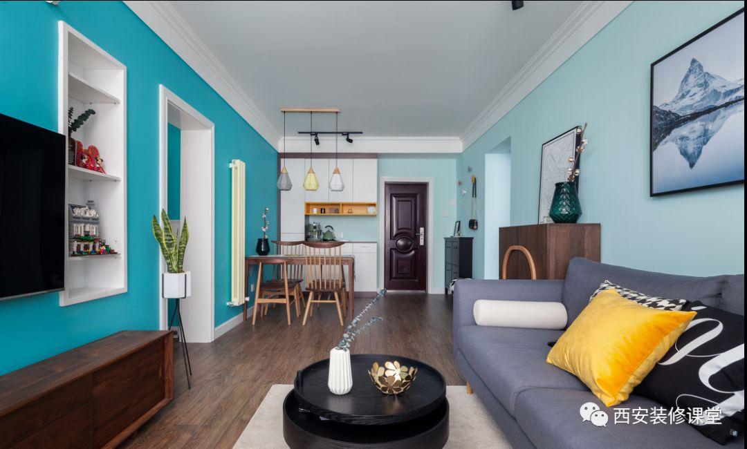 准备客厅大面积用太空漫步电视背景墙用什么颜色好希望大神指点可以给