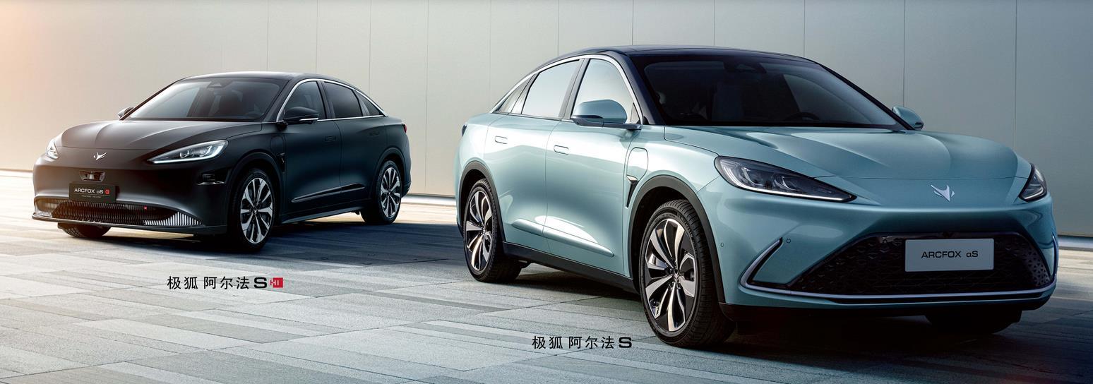 4月,arcfox的销量为100辆,其中arcfox  αt 的销量为94辆,arcfox αs