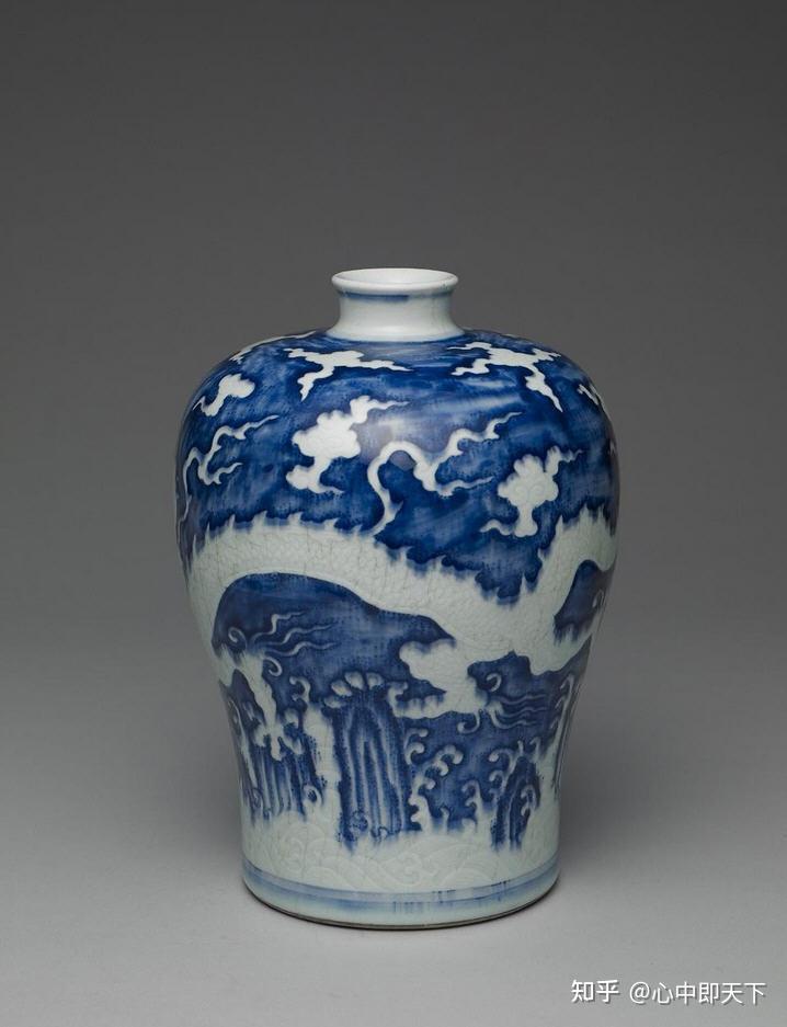 明永乐景德镇官窑青花波涛白龙纹梅瓶