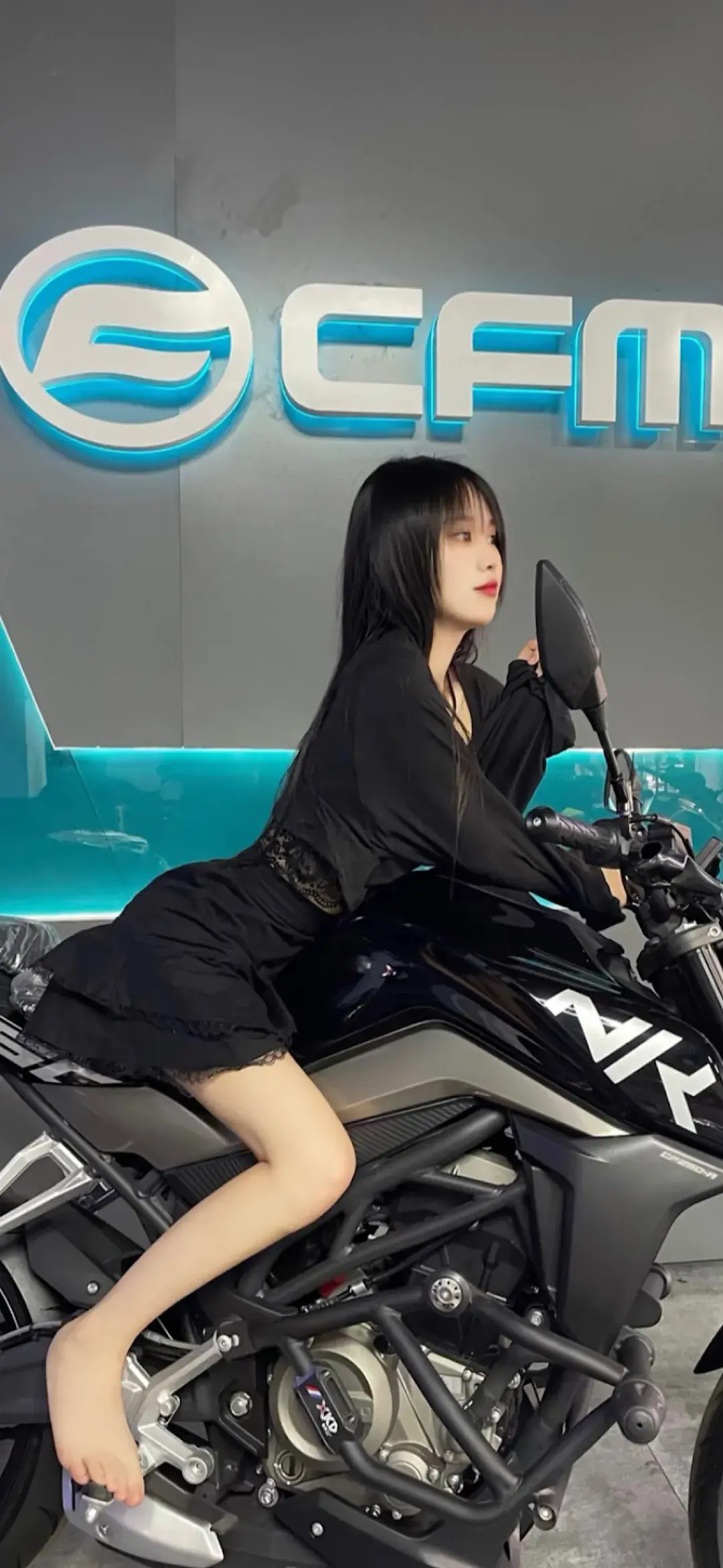 有没有那种禁欲系的污污的壁纸呀? - 知乎