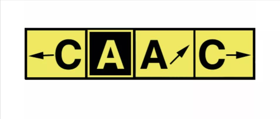 这个标志也是大家靠窗时比较常见的标志,这个标志通常位于滑行道旁