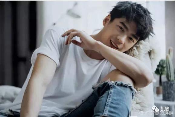 何泓姗与电竞教练胖胖恋情疑似曝光如何看待这对跨圈cp