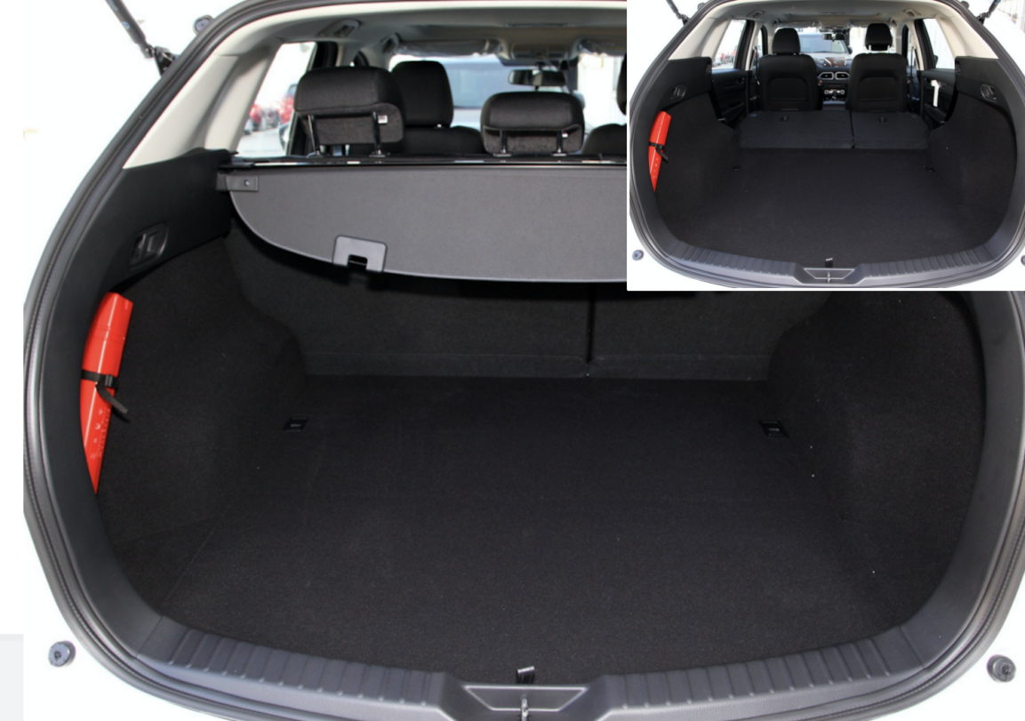 后备箱常规容积505升,并且空间方方正正,将后排座椅放到,会形成一个