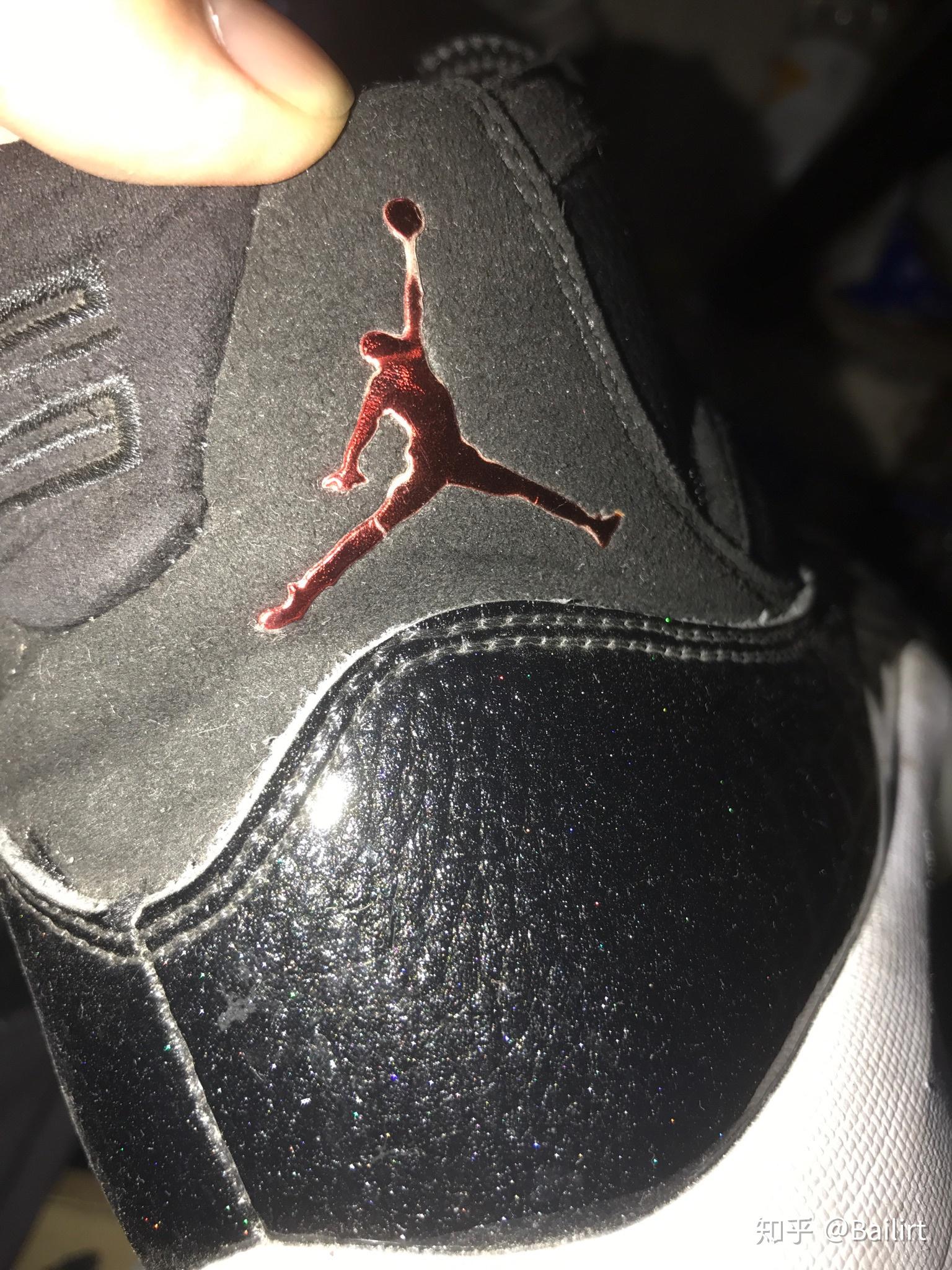 aj11大魔王飞人标会掉色吗