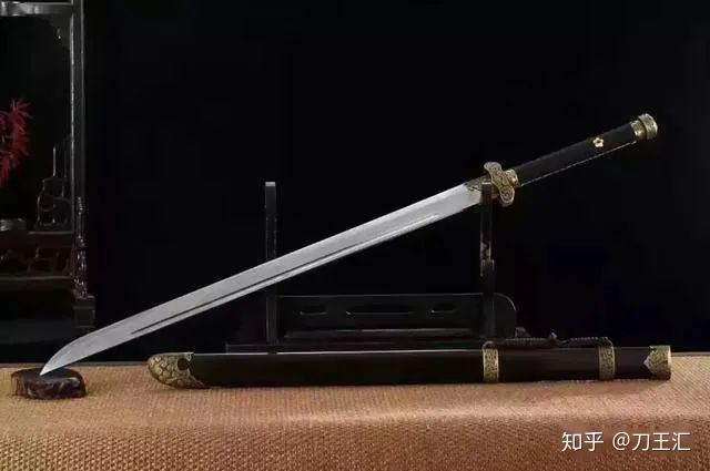 中国古代兵器多达成千上百种,它们的大小形状各不相同,具有刺,砍,切