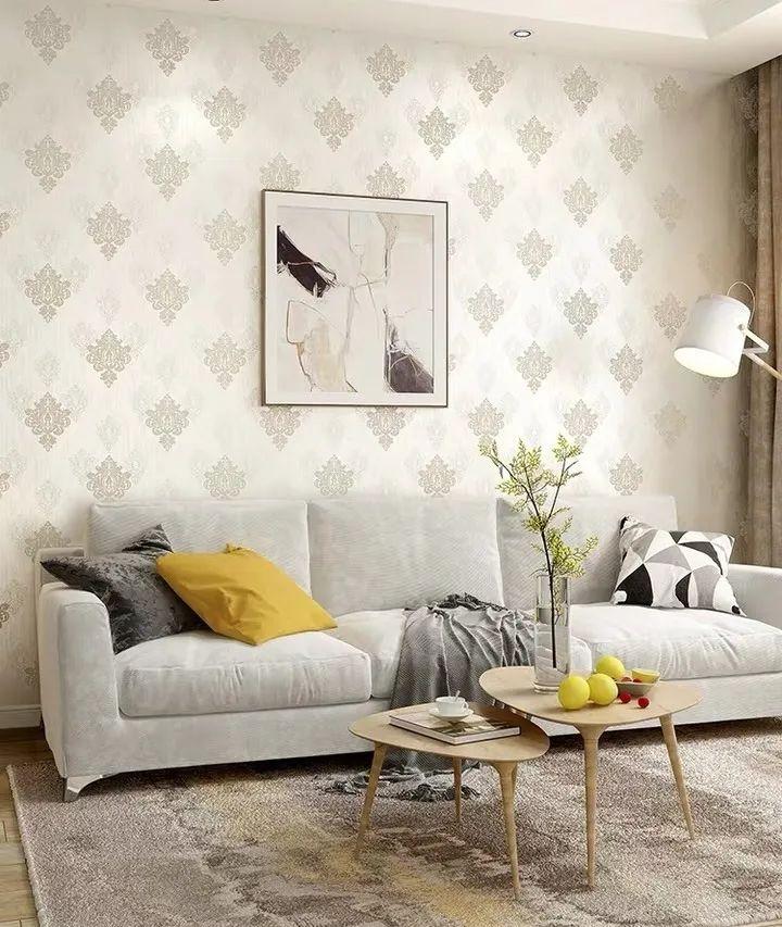 马良新墙小管家提醒亲们,贴了壁纸材料类的墙不要再装饰相框,挂画等