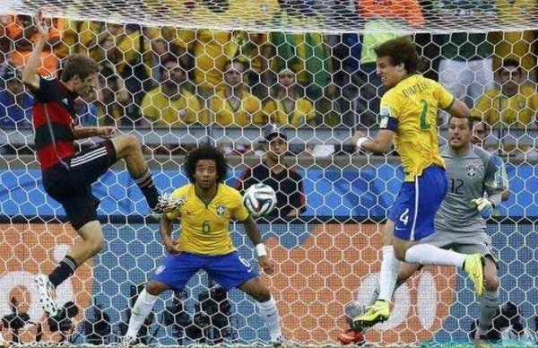 巴西内马尔受伤视频_德国71巴西内马尔痛哭_2014年巴西世界杯内马尔