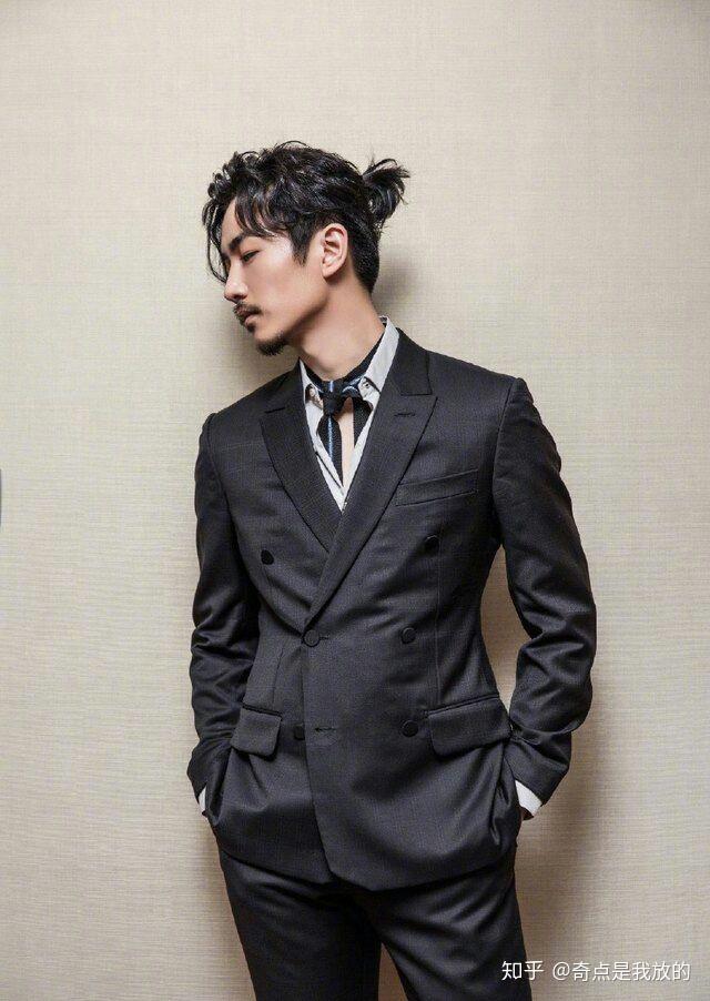 男生留长发怎么打理过渡期的发型