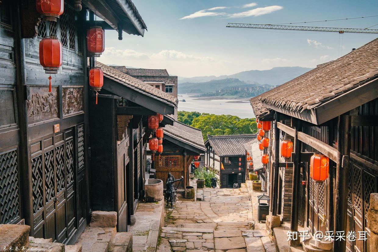 登云梯长街观长江日暮新旧之间的石柱西沱古镇让人心生感慨