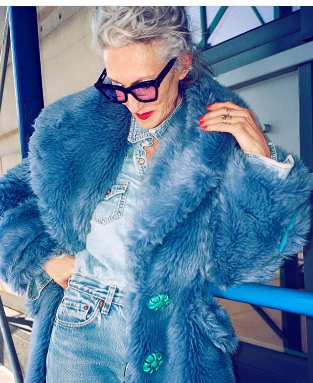 72岁满脸皱纹满头白发的老太太活成了我们都羡慕的老年样子