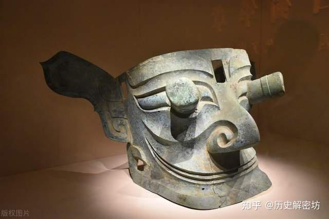 三星堆民间有件可拆卸玉人,专家研究后说:古人不会制作这种器物