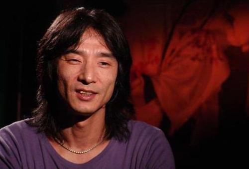 毕业于北京市工艺美术学校,中国内地男歌手,画家,唐朝乐队主唱